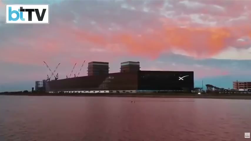 SpaceX 廠房黃昏空拍